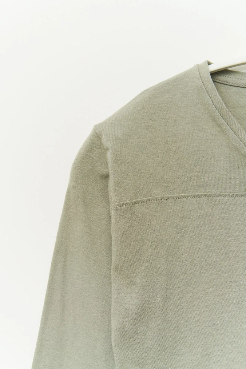 (W) Cheap V Top