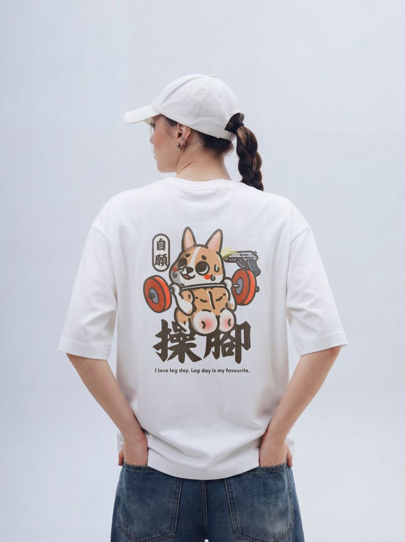 Creeps Apparel（クリープス・アパレル ）の「マッスル バディーズ レッグデイ コーギー オーバーサイズ プリント ティー（トップス）」