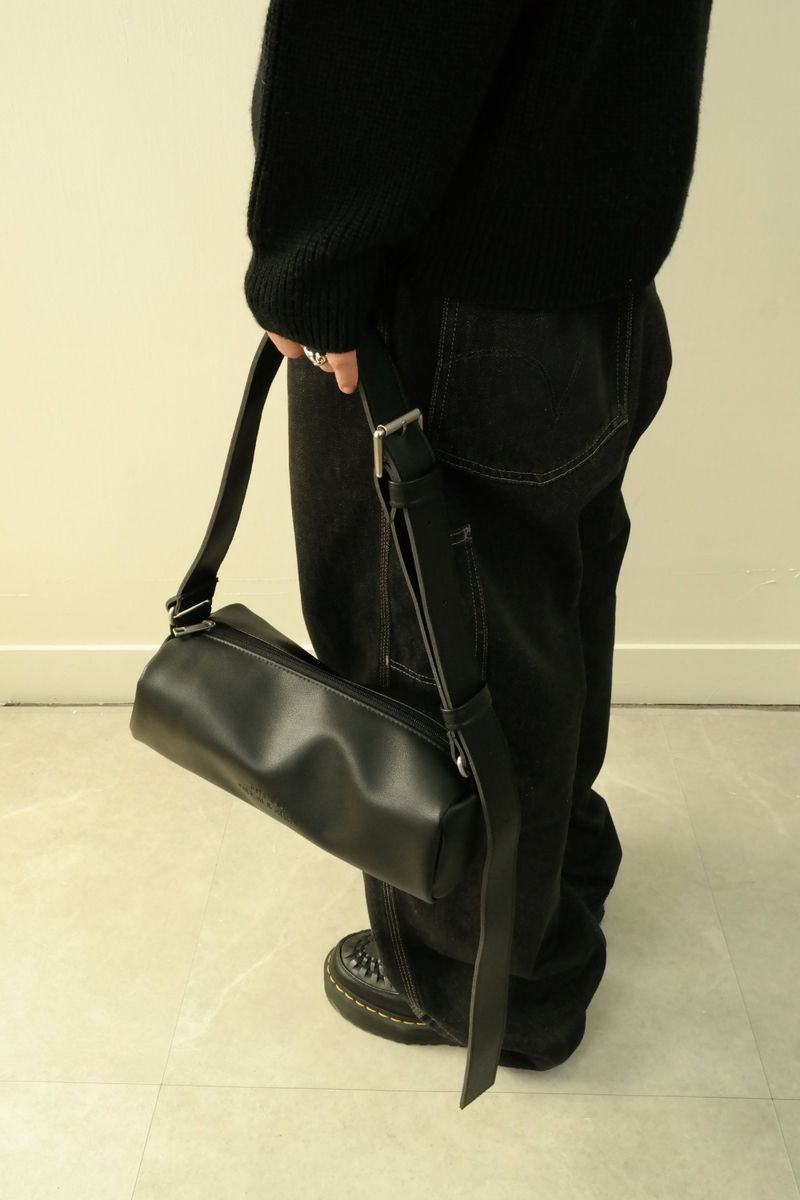 Chunky Buckle Air Bag Letter-Black