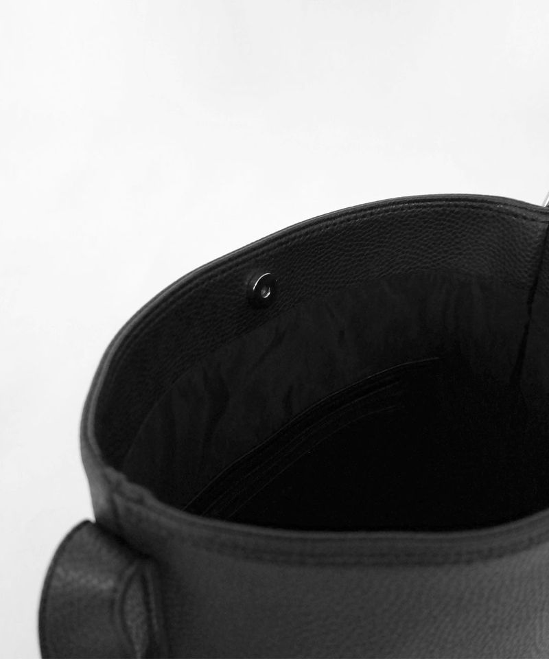 Alyssa_Embossed Black_Eye