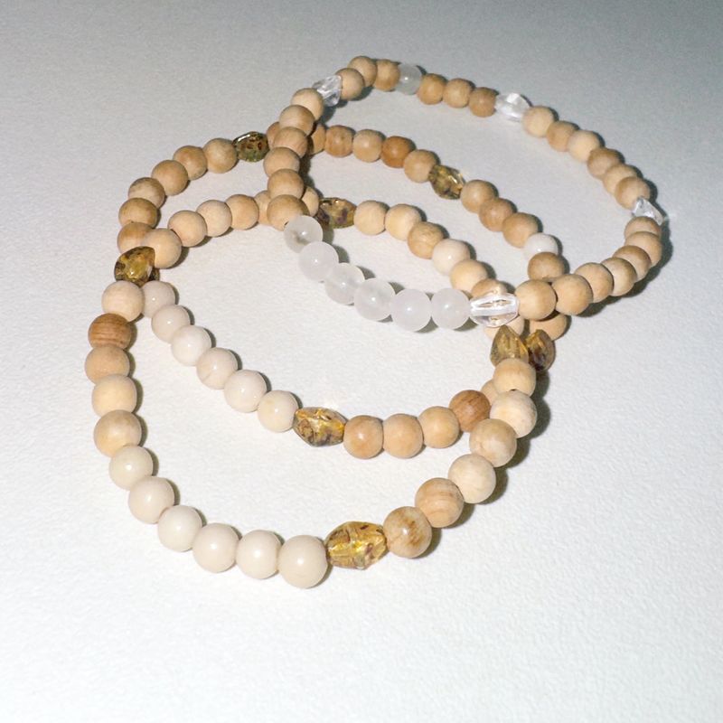 warm woodball bracelet (white)