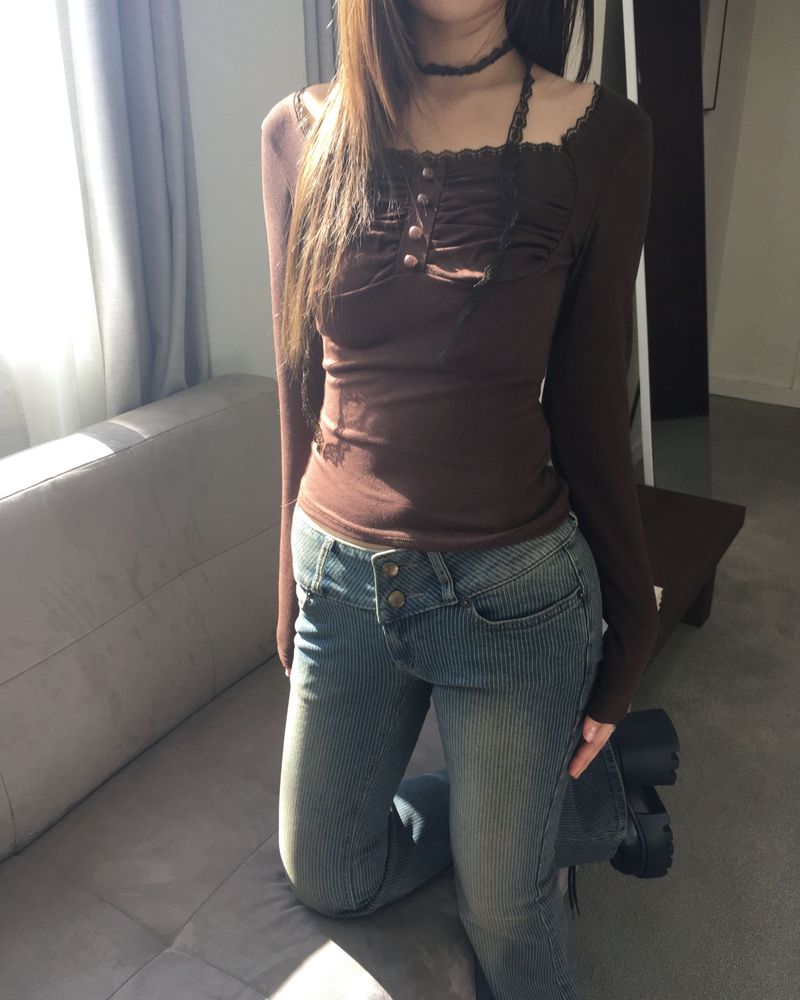 Grunge boots cut denim pants