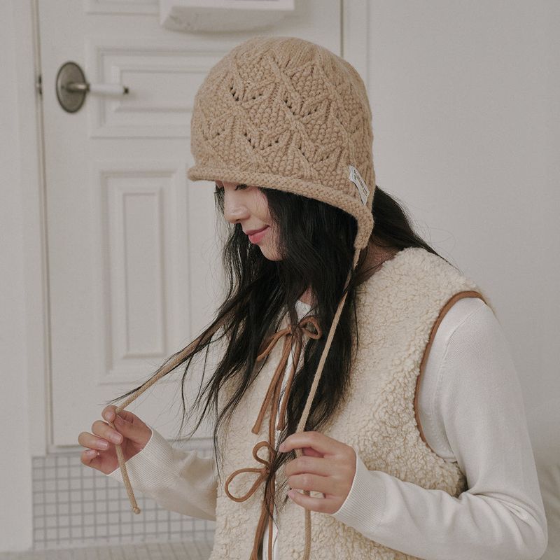 Ivy Rolling Bonnet Beanie (Beige)