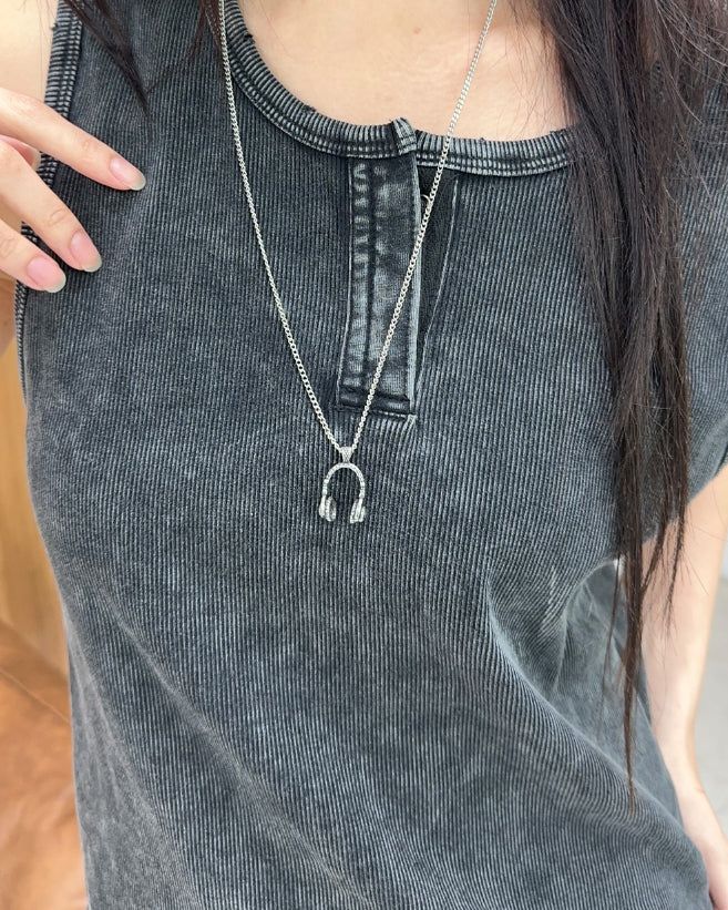 Headphone pendant chain necklace