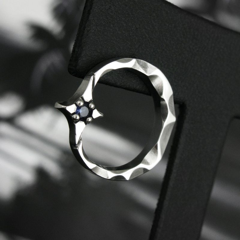 STERLINGWORTH（スターリングウォース）の「Crescent light-S1 Blue Sapphire silver stud earring（Accessories）」
