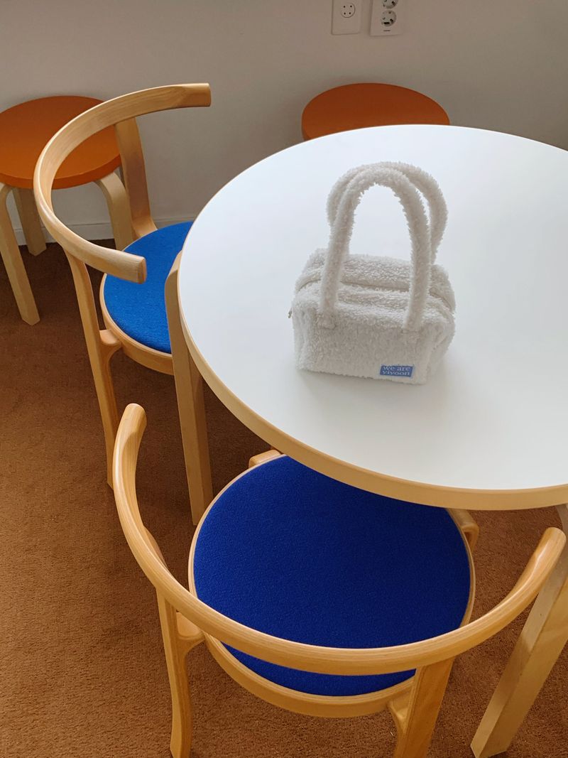 Handy pouch (furry white)