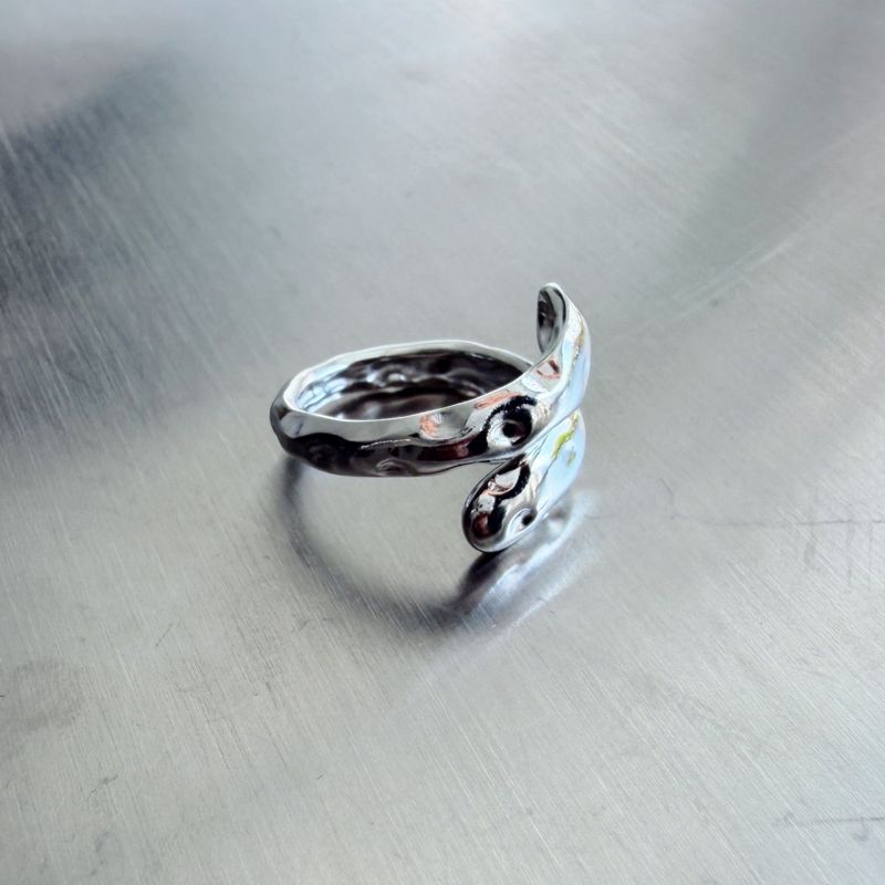 Serpent Flow Ring