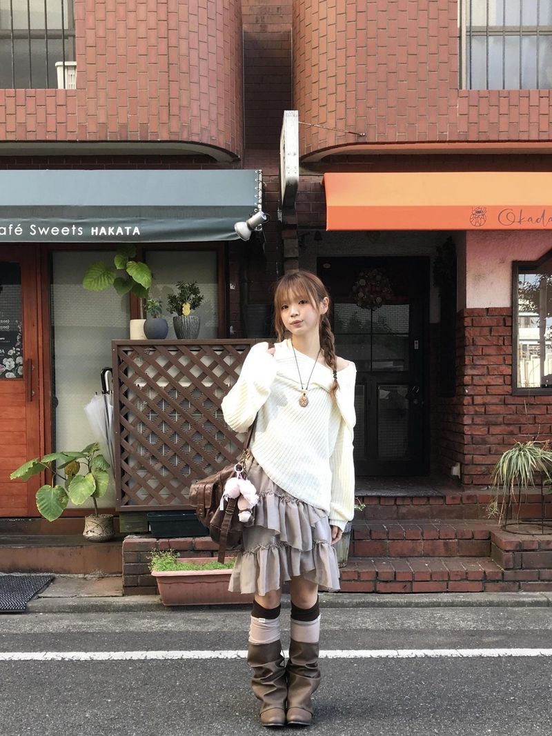 oka off-shoulder hoodie