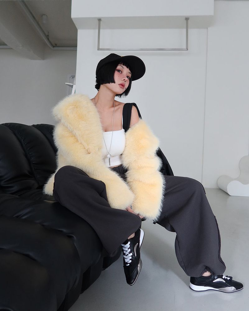Pastel collar fake fur jacket