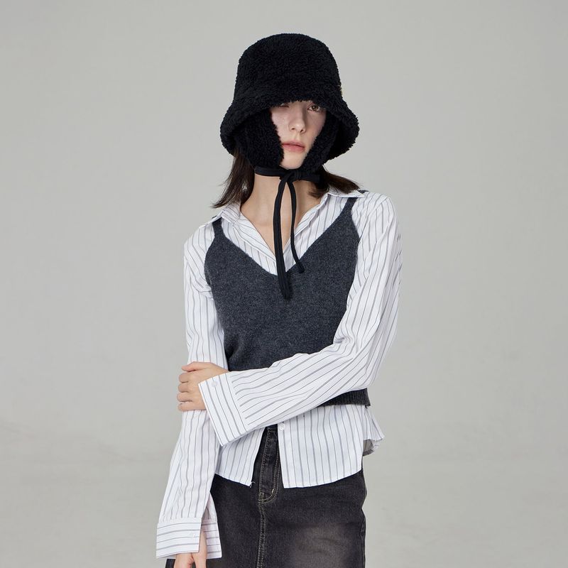 VARZAR Safety Pin Sherpa Fur Flap Bucket Hat / Black