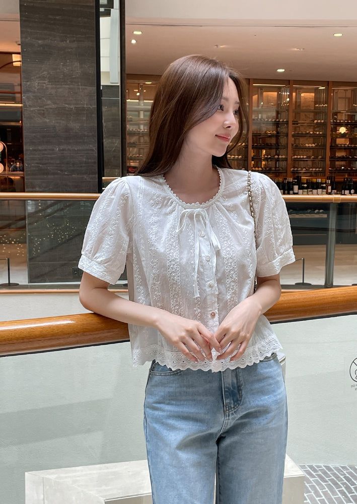 Sedel Lace Flower Embroidery Blouse