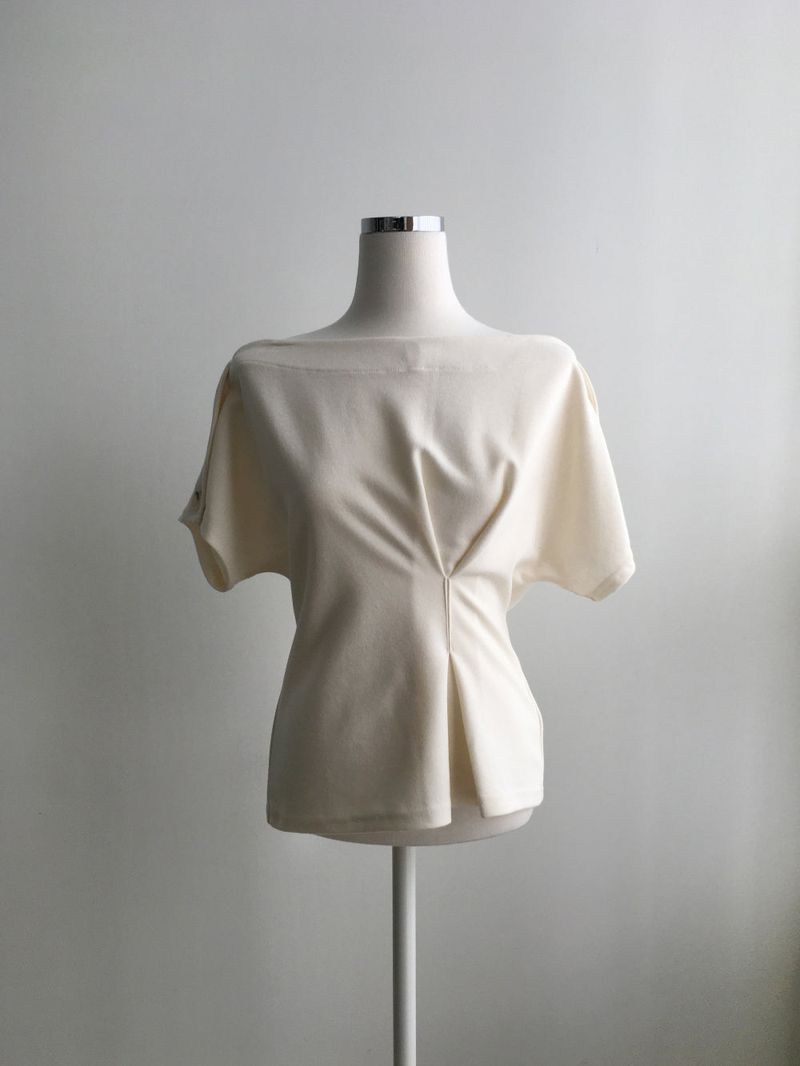 Danchu pintuck off-shoulder T