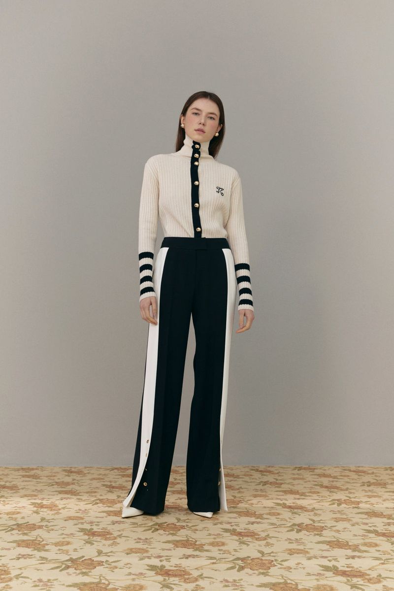 ROMANCHIC(ロマンシック)の「Button slit pants(Pants)」