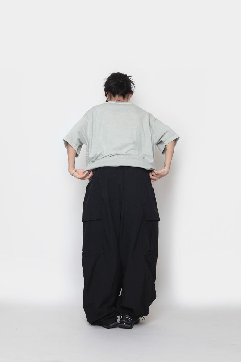 wide pocket cargo pants