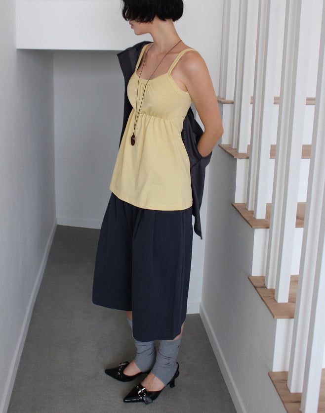 RAW FRILL BERMUDA PANTS