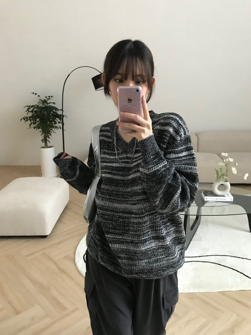 エリカストライプVネックニット