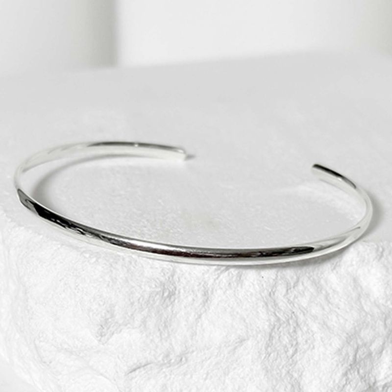 BLESSED BULLET（ブレスドブレット）の「[SV925] 2.5mm シンプルノーンロゴバングル_シルバー（アクセサリー）」