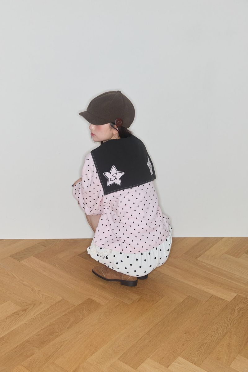 SHAKIRI（シャキリ）の「POLKA STAR PATCH SAILOR BLOUSE (PINK)（Tops）」
