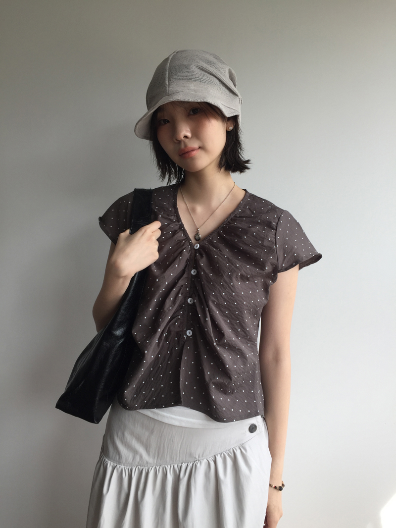 DUGGY(ダギー)の「Wing Dot Shirring Blouse (2color) (Tops)」