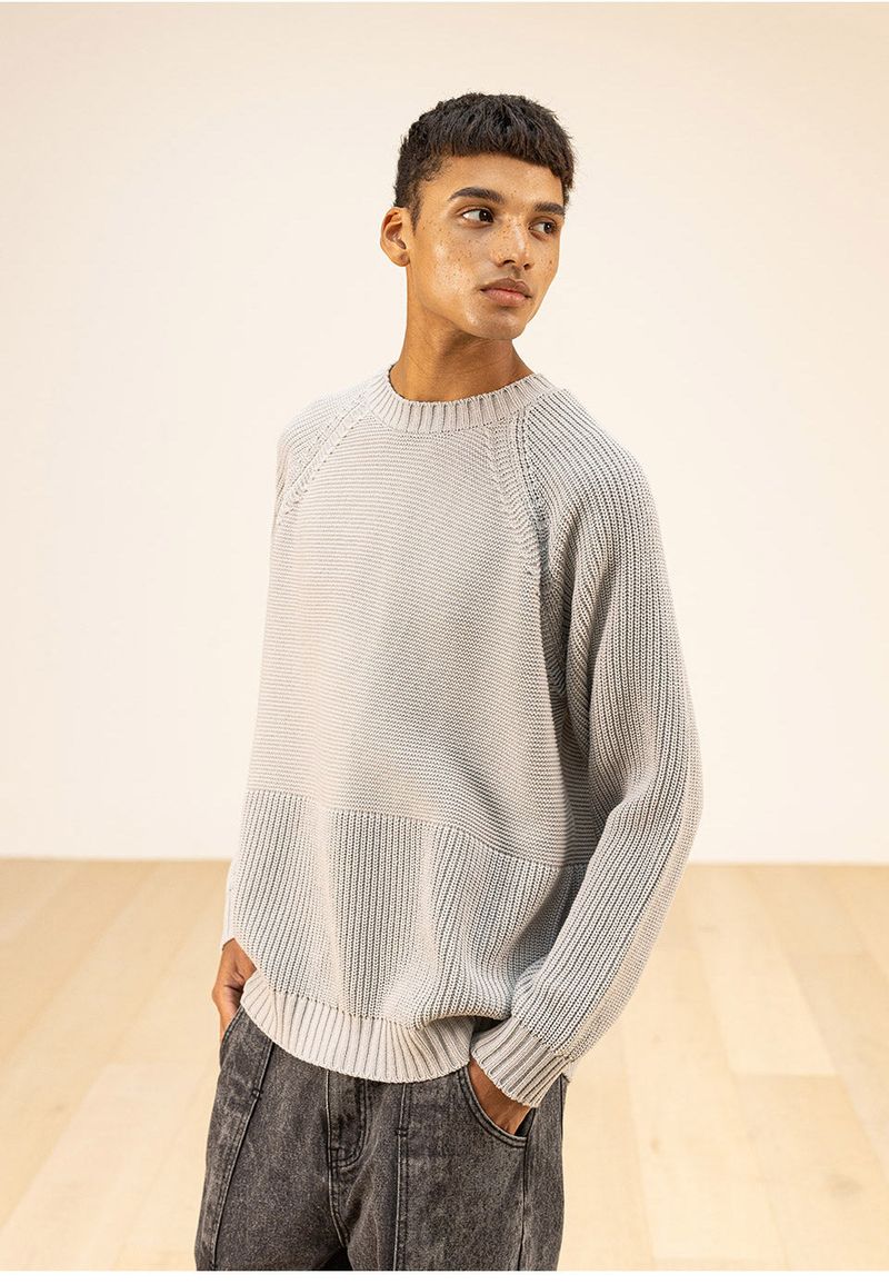 HALF INCISION OVERSIZED KNIT