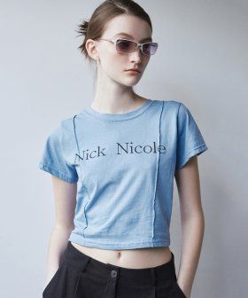 NICK&NICOLE（ニック＆ニコール）の「NICOLE PINTUCK CROP TEE_COBALT BLUE（Tops）」