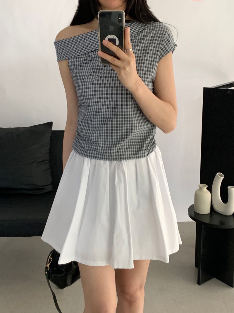 Barrier flare mini skirt