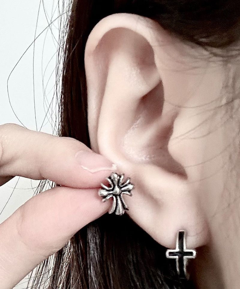 シルバークロスピアス 2PCS
