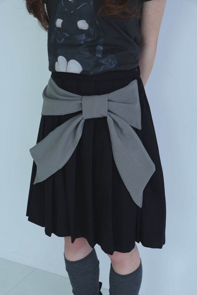 LITALMUTE（リタルミュート）の「big ribbon skirt(black×grey)（Skirts）」