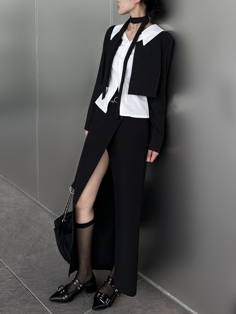 Opening V-neck basic silhouette long sleeve shirt (2 colors)