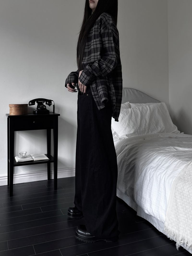 overfit velvet wide pants