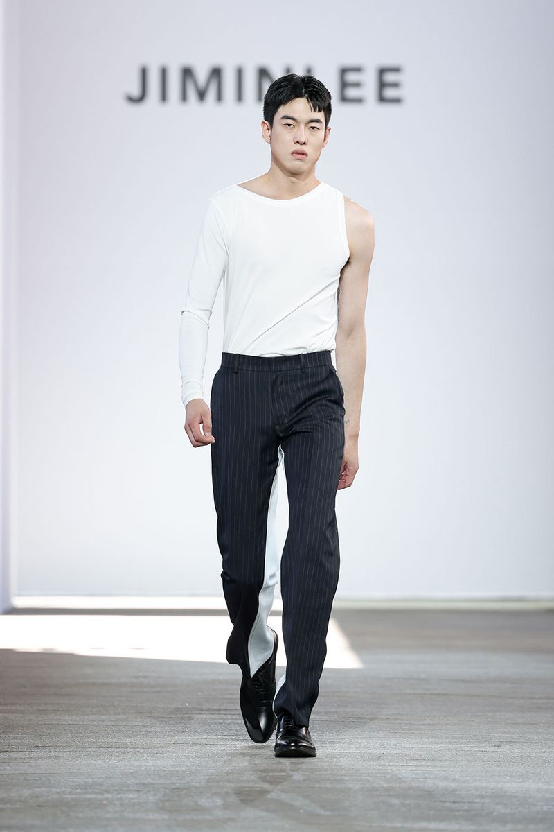 ONE SLEEVE BASIC T-SHIRT WHITE