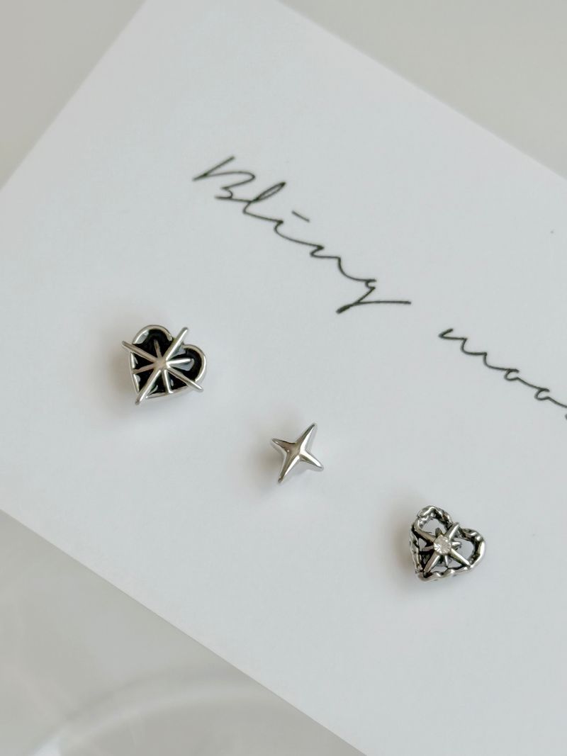Blingmoon（ブリングムーン）の「Antique Heart Twinkle Piercing Collection / 3 options / Unique Black Cubic Simple Mood Point（Accessories）」