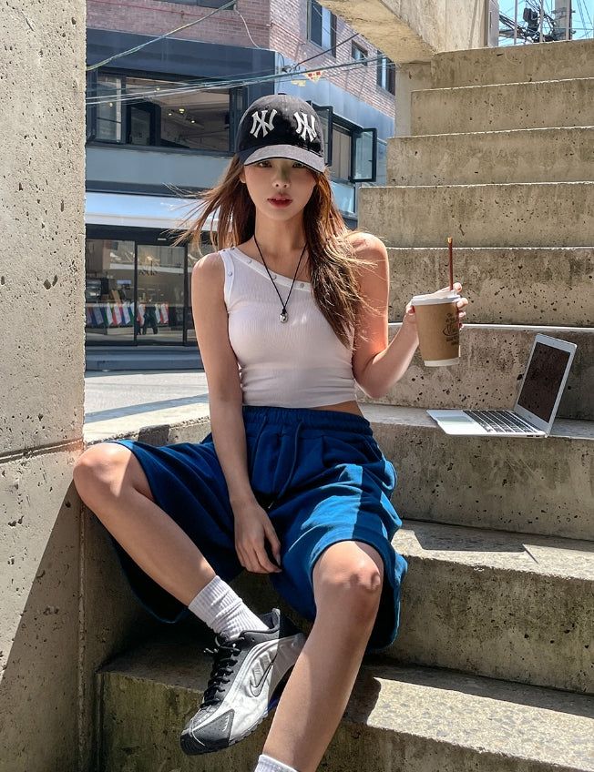 Low rivet one shoulder sleeveless