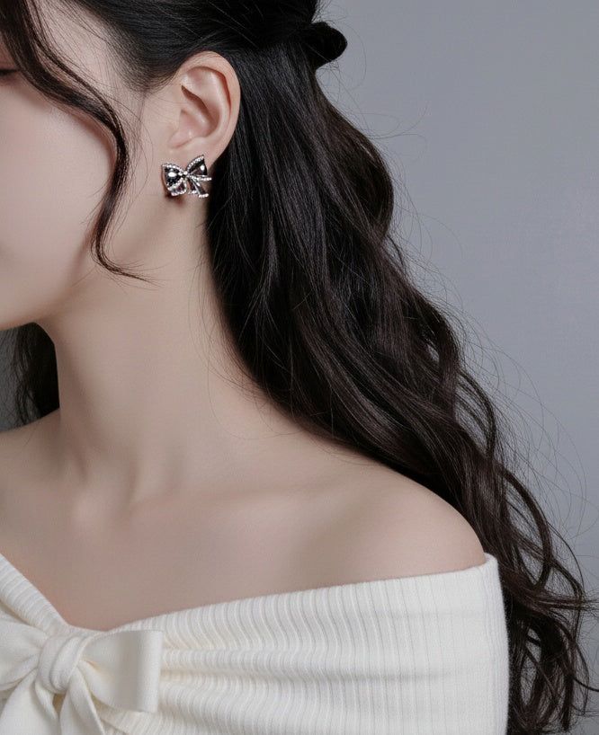 [ILLIT Wonhee Piercing] Puffy Ribbon Piercing - Silver Color