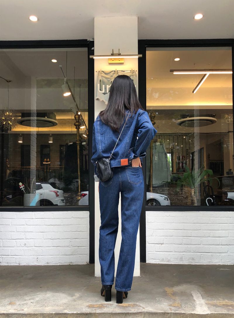 JEON SO MIN SEMI-WIDE FIT STRING POINT DARK DENIM PANTS [17708]