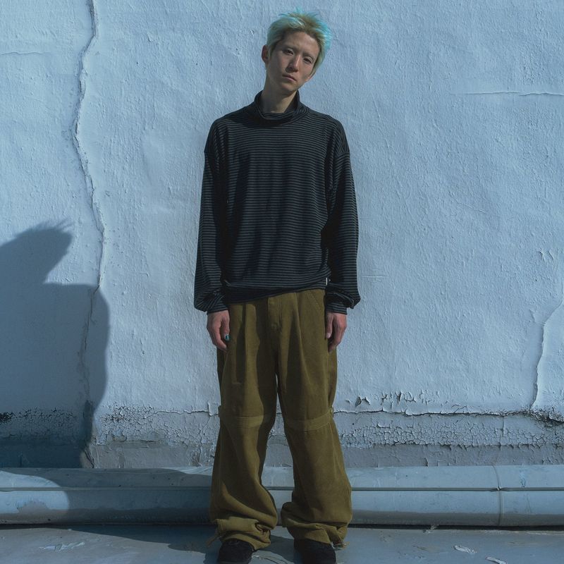 One tuck strap corduroy pants / Olive