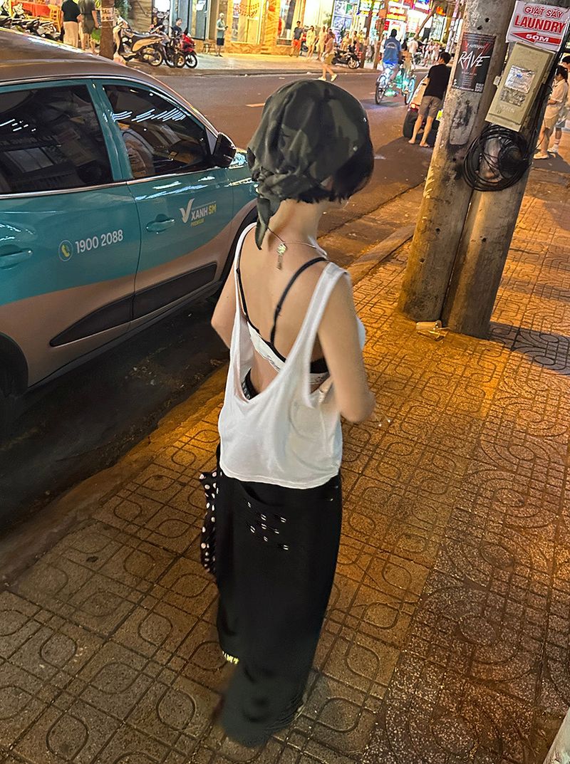 Back Slit Loose Fit U-neck Sleeveless