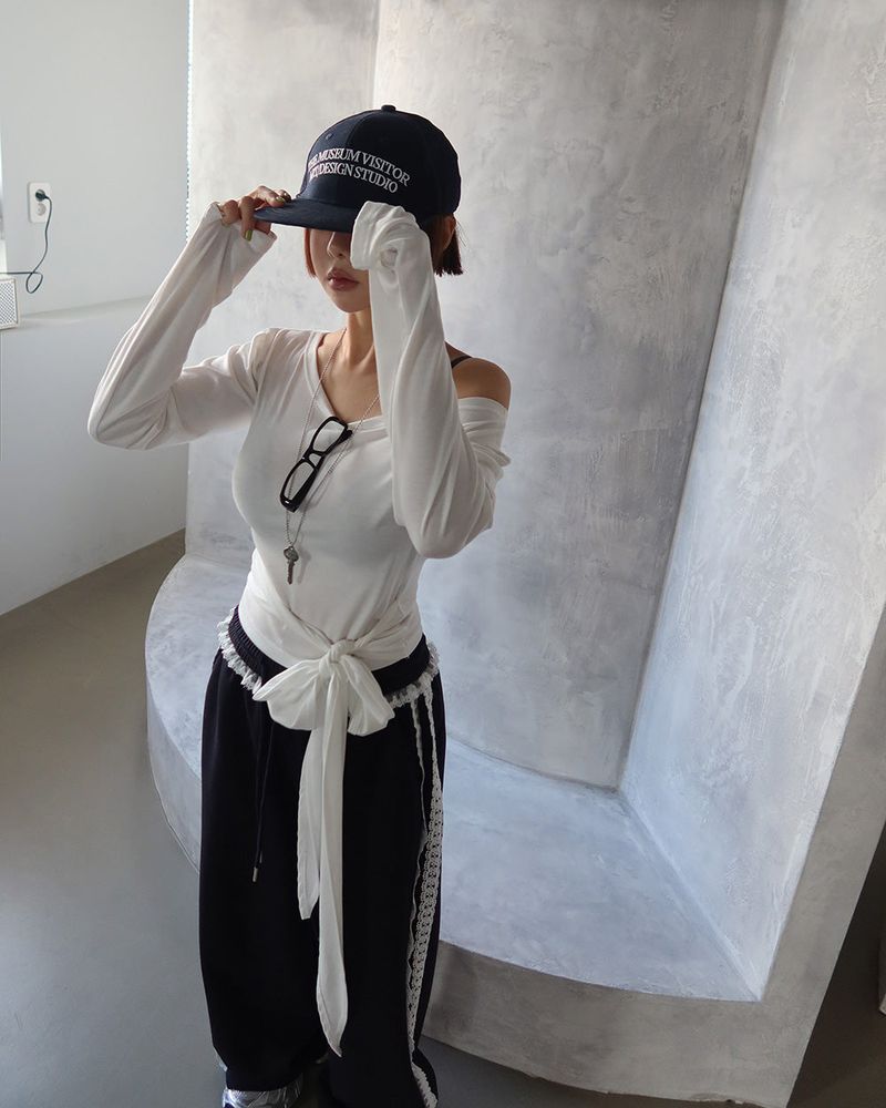 ribbon strap off-shoulder T-shirt