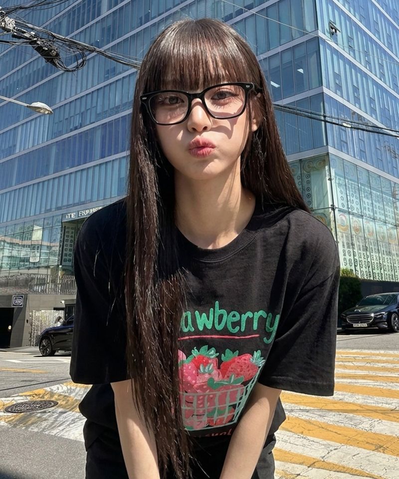 NOTUSUAL(ノットユージュアル)の「Strawberry Bucket T-shirts - 5COLOR(Tops)」