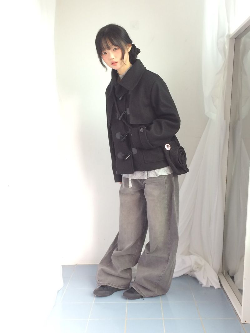 Curved incision balloon pants