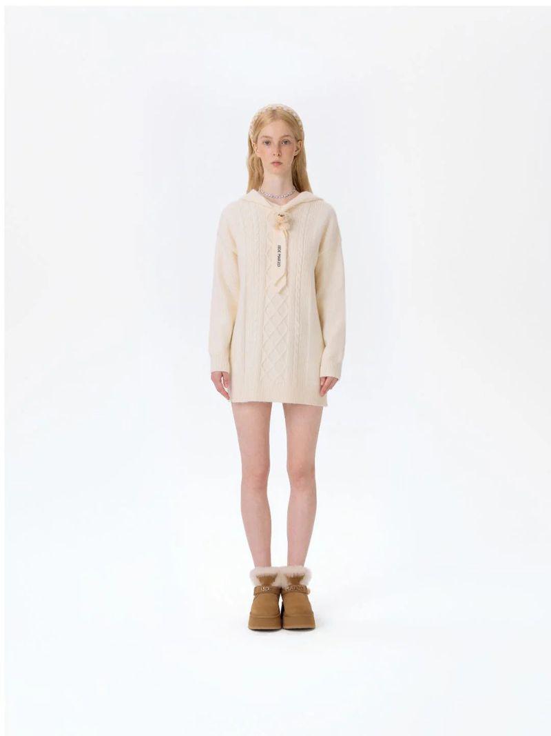 13DE MARZO（トレセ・デ・マルゾ）の「13DE MARZO Bear Knit Hoodie Dress Beige（Dresses）」