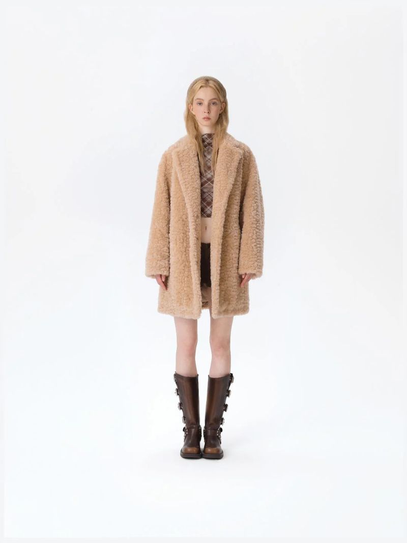 13DE MARZO（トレセ・デ・マルゾ）の「13DE MARZO Bear Fuzzy Long Coat Khaki（Jackets/Outerwear）」