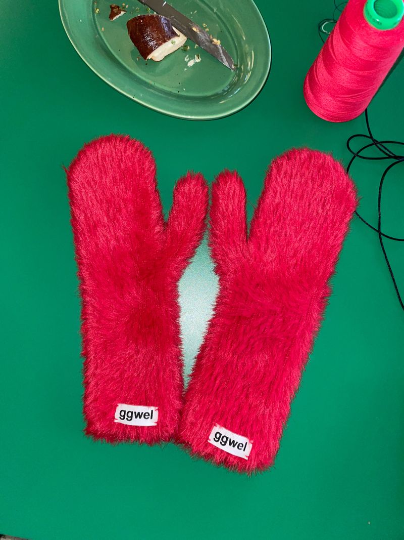 FLUFFY ANGORA GLOVES