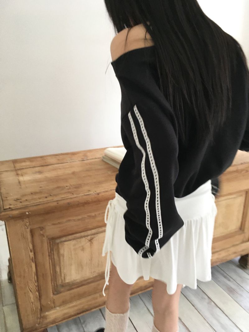 Romer lace point off-shoulder sweatshirt