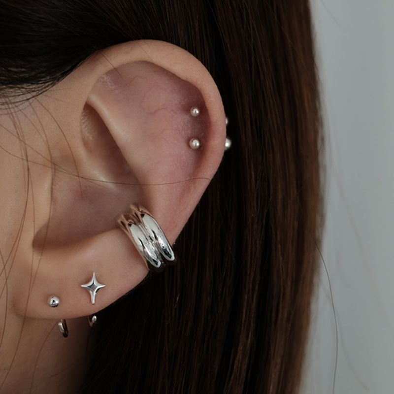 Hug earcuff