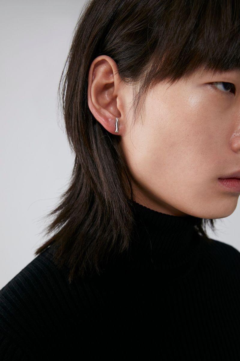 SWERVING earrings