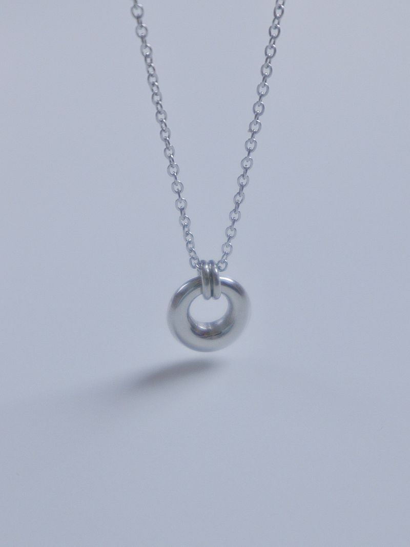 Donut pendant necklace