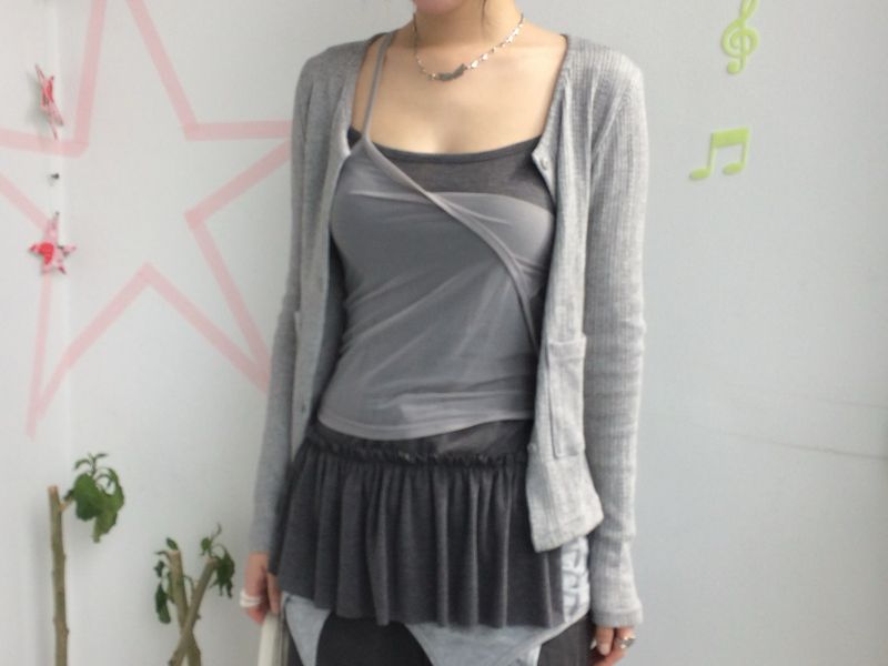loose-fit strap sleeveless