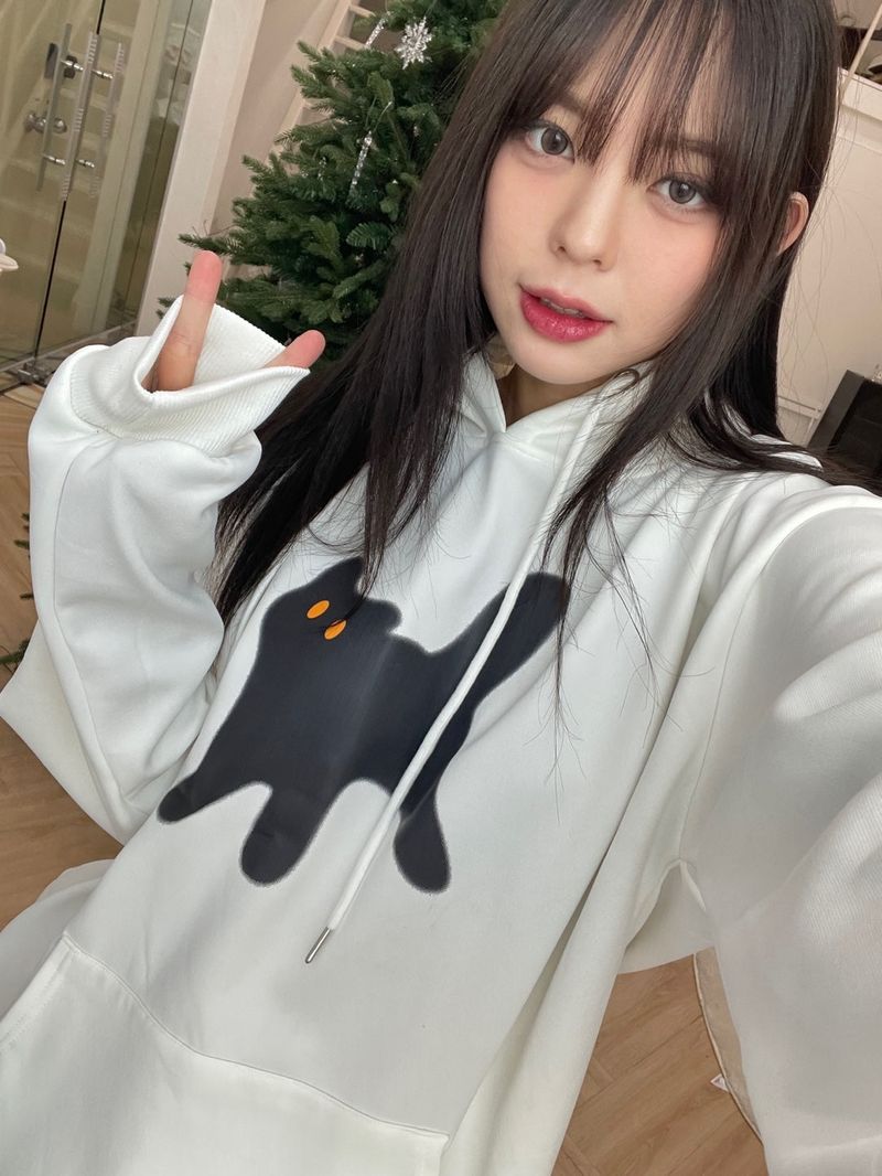 Black cat hood T