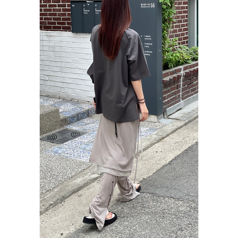 SLIP NECK OVERLOCKED TEE